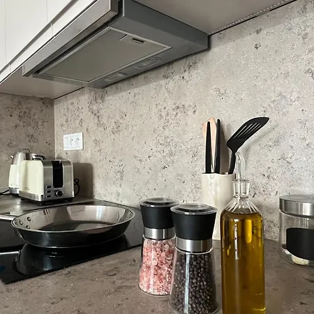 Lägenhet Chic & Cozy Near Nivy Station With Free Garage Parking Bratislava