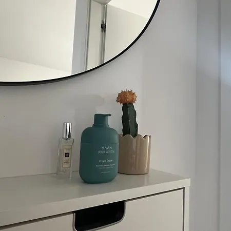 Lägenhet Chic & Cozy Near Nivy Station With Free Garage Parking