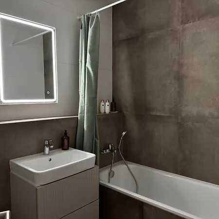 Lägenhet Chic & Cozy Near Nivy Station With Free Garage Parking