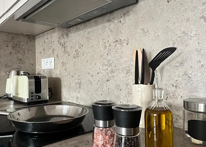 Апартаменти Chic & Cozy Near Nivy Station Братислава