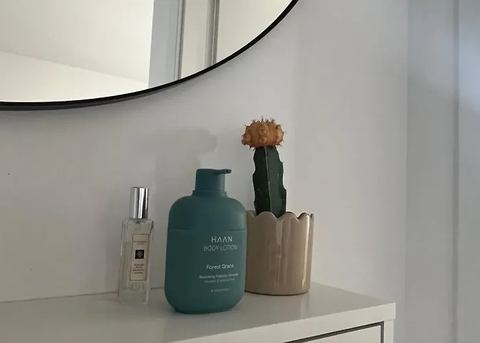 Апартаменти Chic & Cozy Near Nivy Station