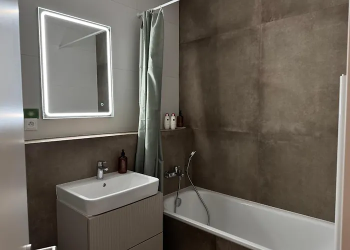 Διαμέρισμα Chic & Cozy Near Nivy Station