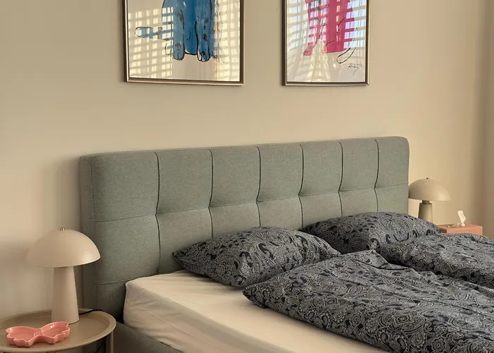 דירה Chic & Cozy Near Nivy Station *